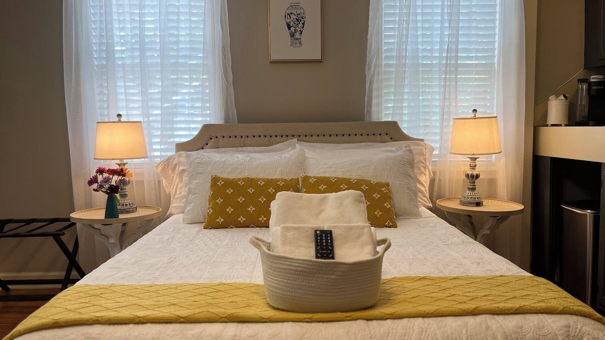 Summerville Historic District Apartment | Downtown Summerville Historic District Studio