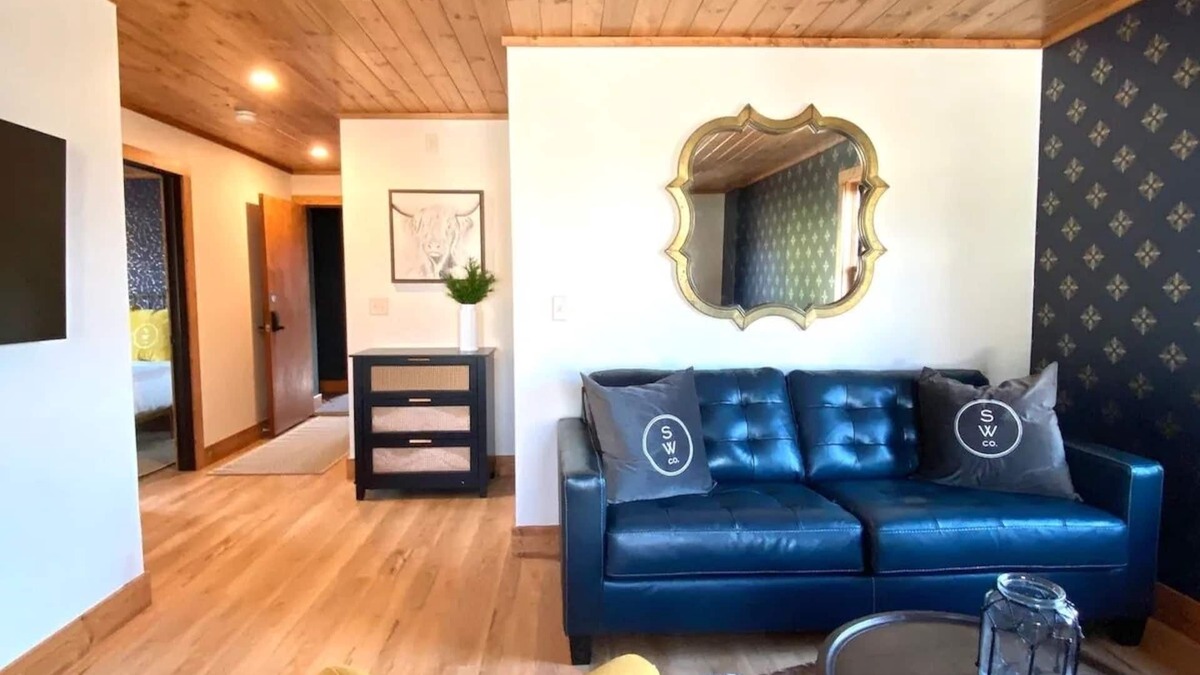 Grand Marais Apartment | Downtown Sweetwater Suite West