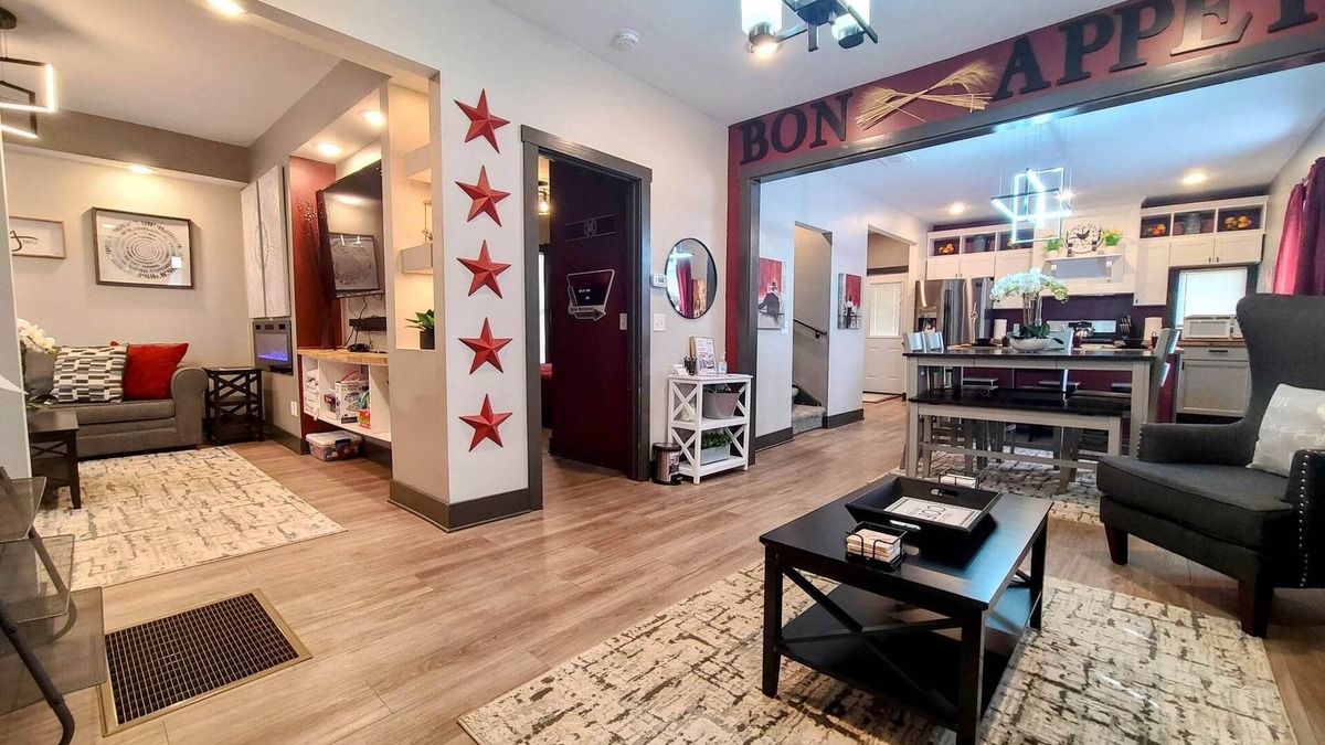 Vine House | Downtown, Themed Rooms w/Luxury Design