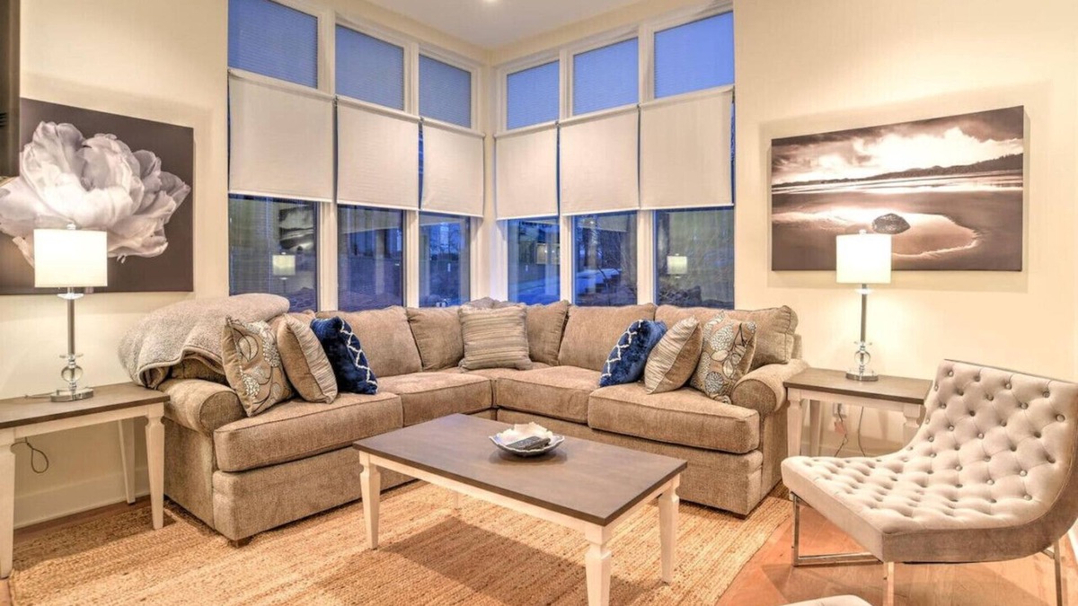 East End - Valley Street Apartment | Downtown Townhome with Private Elevator