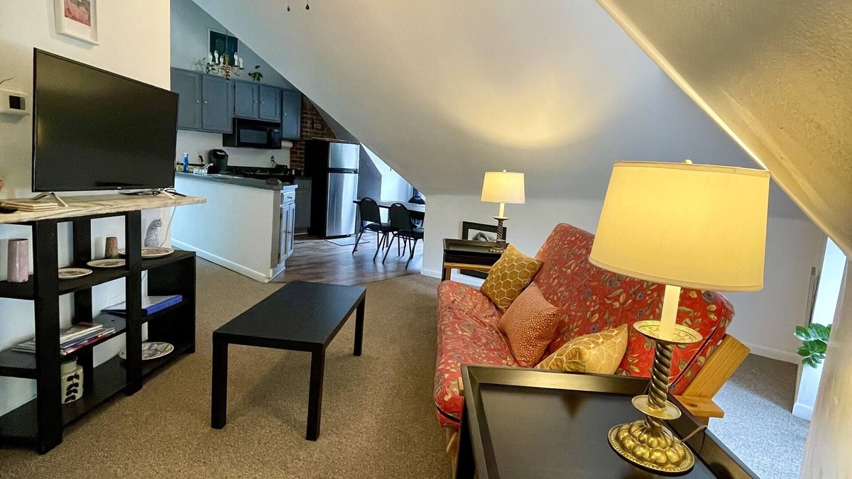 Woodward Heights Apartment | Downtown Two Bedroom Apartment in Downtown Lexington near Rupp Arena