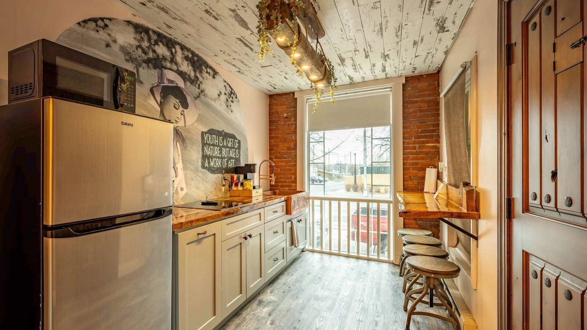 Downtown Harrisburg Apartment | Downtown Urban Oasis