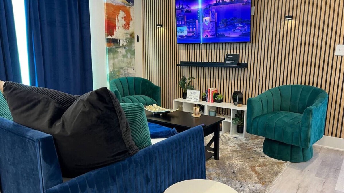 Old East Dallas Apartment | Downtown View | Free Parking | Sleeps 6