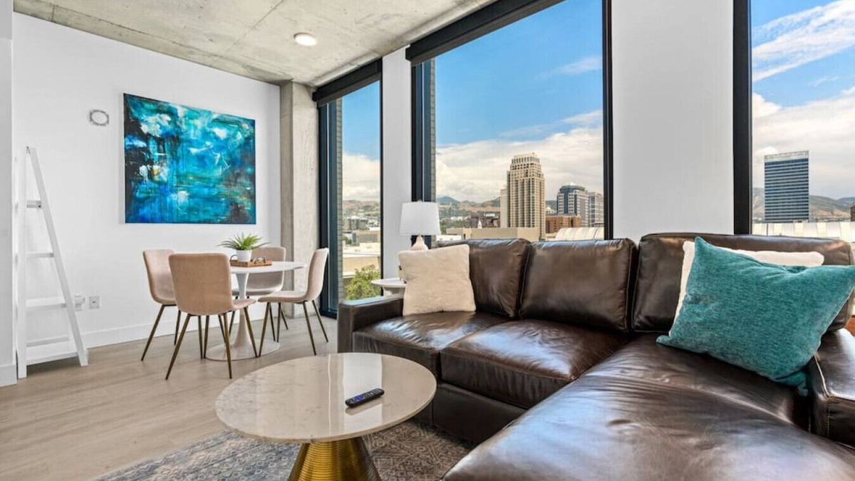 Rio Grande Apartment | Downtown views! Amazing pool/gym/hottub Luxury apt