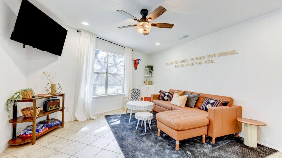 Wimberley House | Downtown - Walk to Wimberley Square! Shiner Bungalow @ Beer Ranch Project Inn