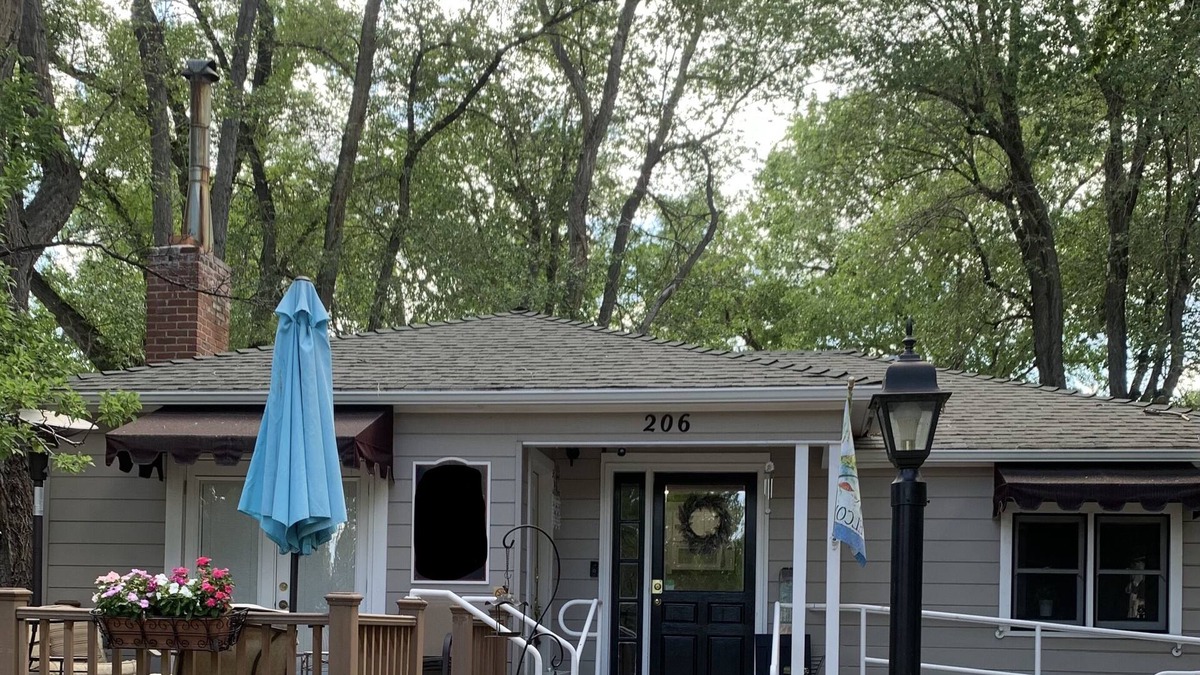 Carson City House | Downtown Westside Cottage