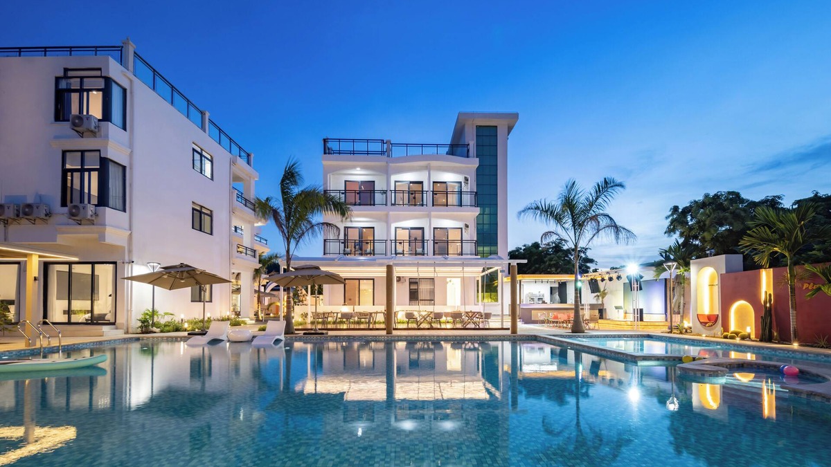 Tianya District Hotel | Dragging Water to Lead Mountain