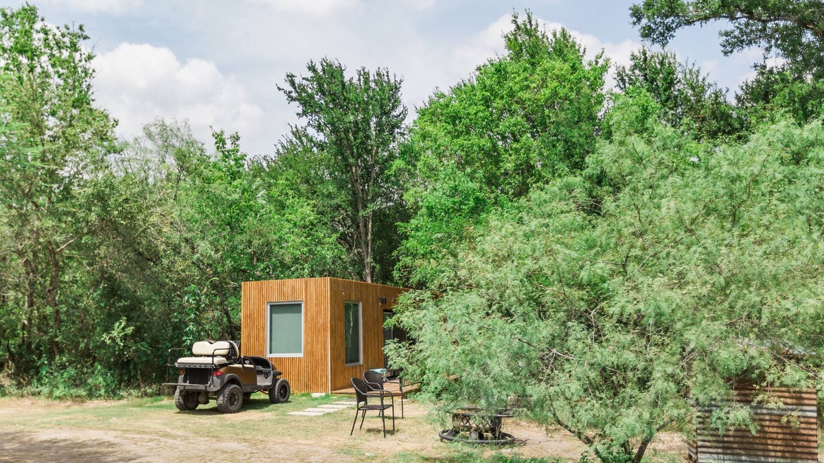 Prairie Lea Cabin | Dragonfly Cabin at Wahwahtaysee Resort on the San Marcos River