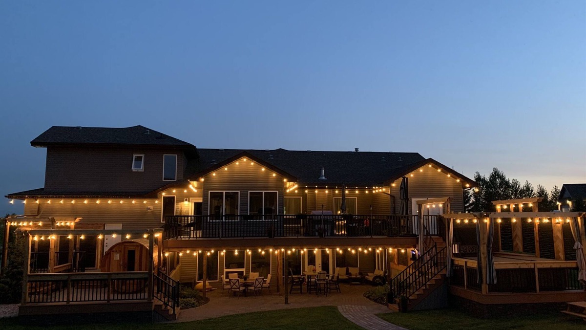 Sherwood Park House | Dragonfly Inn, Loft & Walkout Suites.