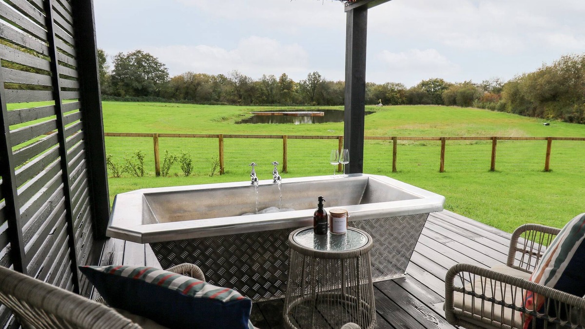 Llanarth Cottage | Dragonfly Shepherd's Hut