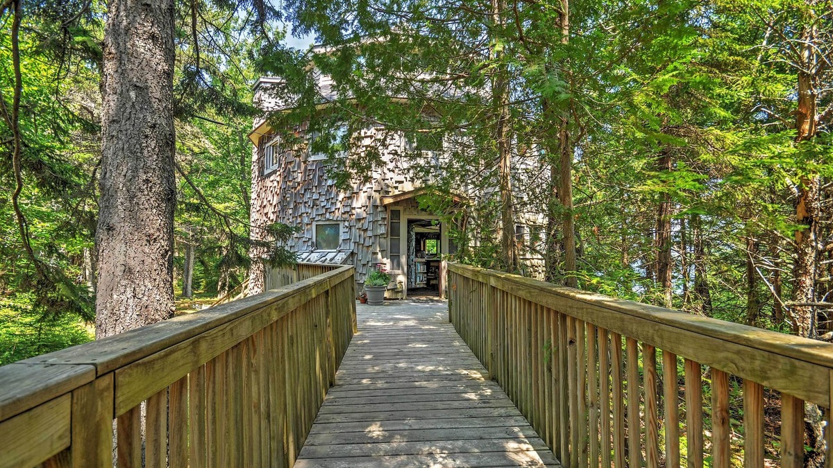 Prospect Harbor Cottage | 'Dragonwood Castle' on Waterfront w/Stunning View