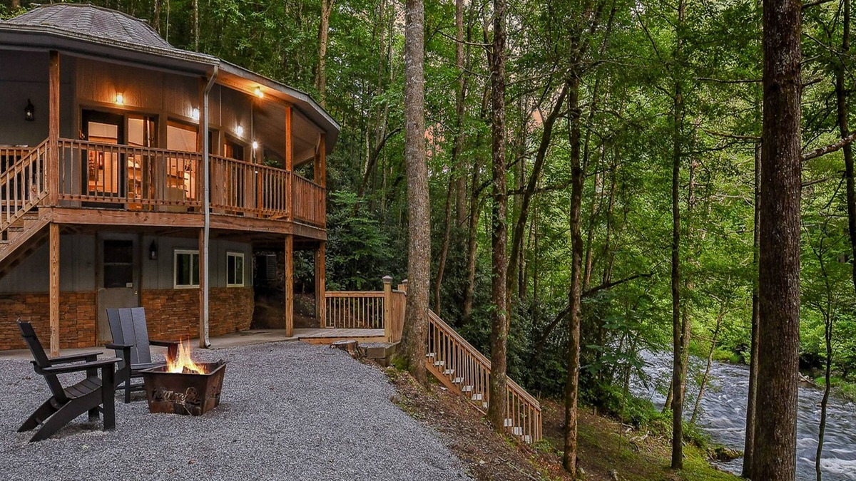 Townsend House | Dream Catcher (1-Bedroom Home) - Pets Allowed by RedAwning