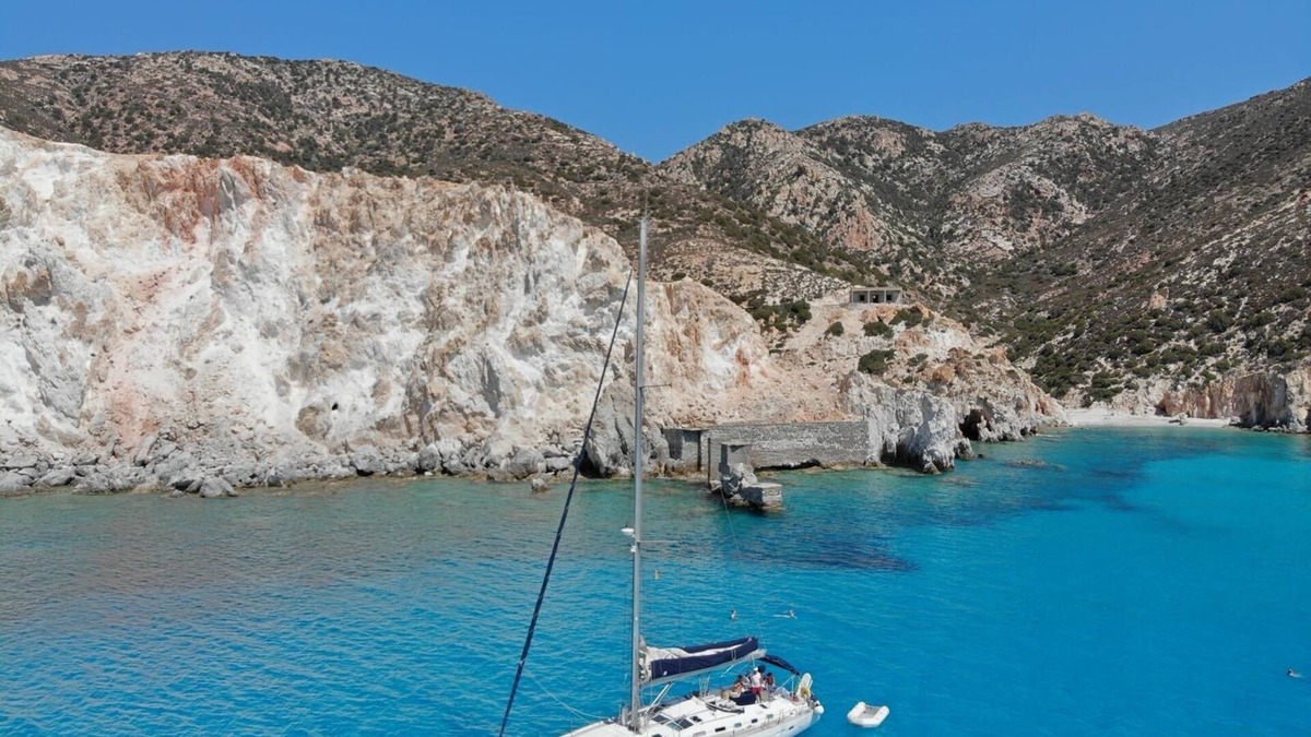 Petralona Boat Rental | DREAM CRUISES SANTORINI,CYCLADES,MYKONOS, ON LUXURY SAILBOAT WITH HOSTESS/CHEF