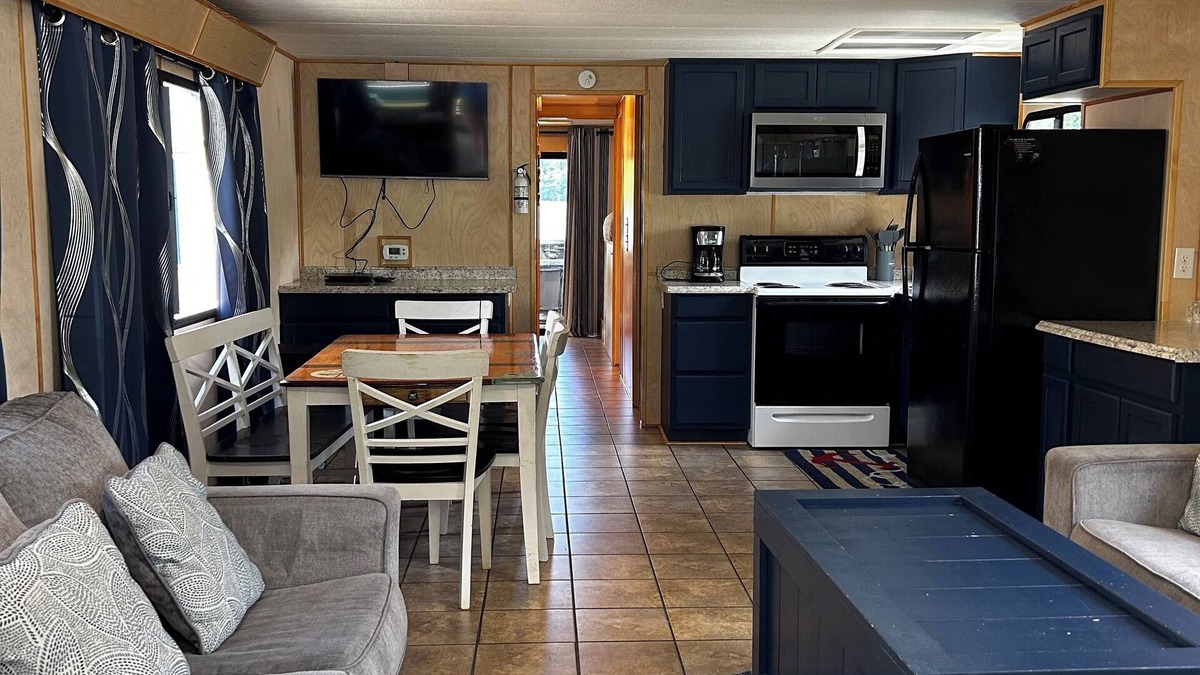 Byrdstown Boat Rental | Dream Cruzin, a 4 bedroom on Dale Hollow Lake