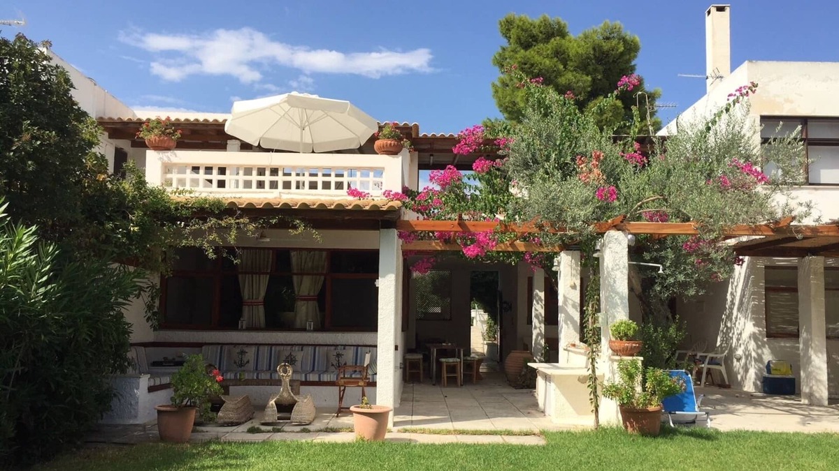 Plepi House | DREAM HOLIDAYS NEAR BEACH WITH GARDEN IN PRIVATE RESIDENCE