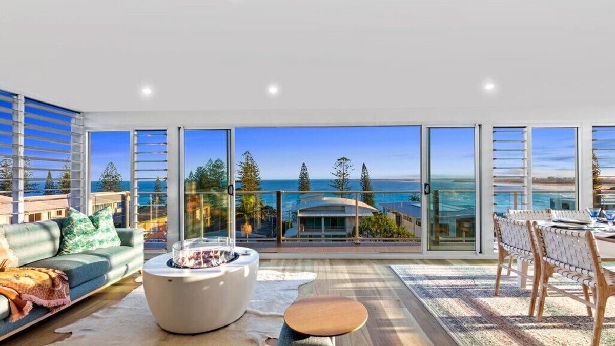 Kings Beach House | Dream Home, Ocean Views, 300m to Kings Beach