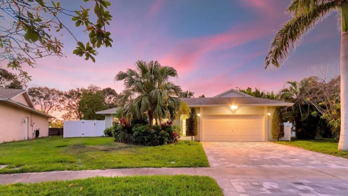 Boca Raton House | Dream House w/Huge Private Yard/Pool/Spa Game Rm