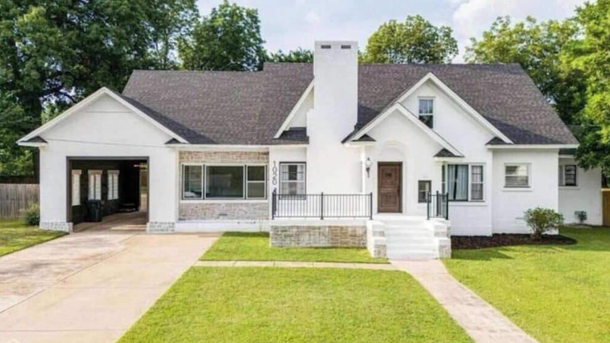 Jonesboro House | Dream house with pool!