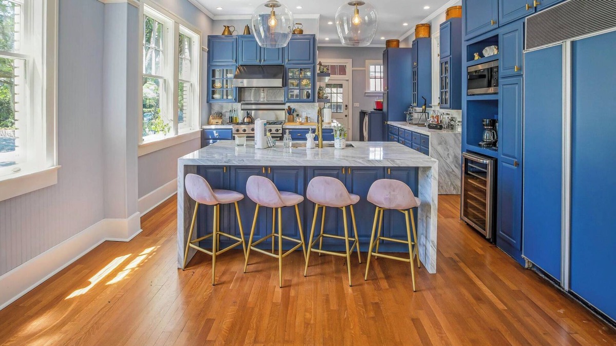 Chatham Crescent House | Dream in Savannah Estate with 8 bedrooms and AC, WiFi in delightful Savannah