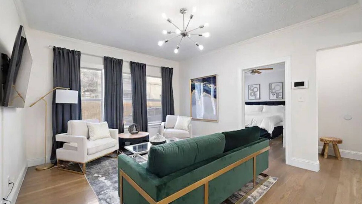 South Central Houston Apartment | Dream kitchen private yard access 2bed2ba