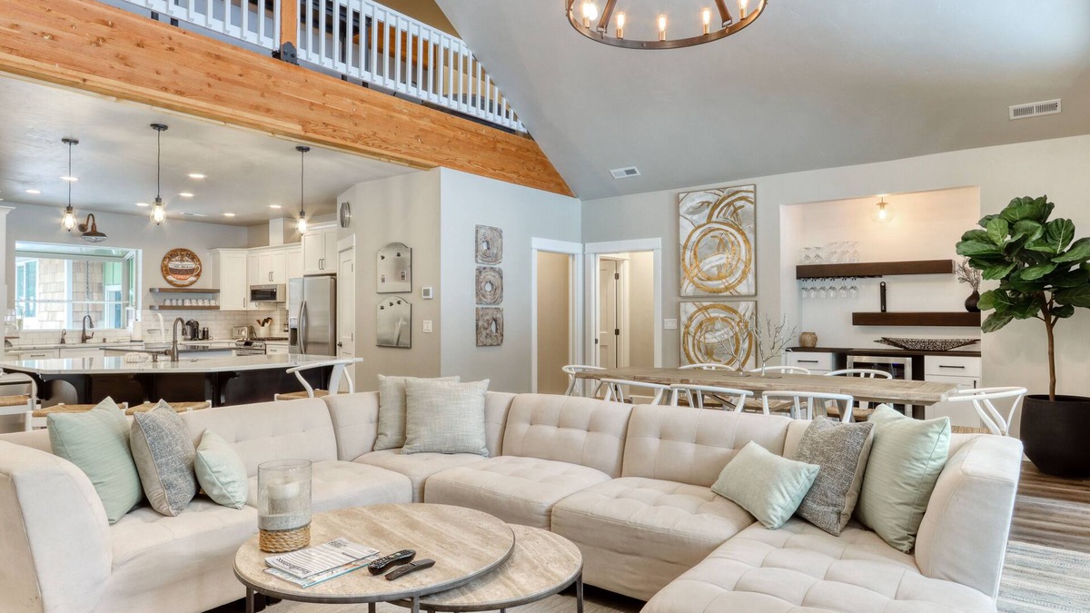 Oregon Water Wonderland House | Dream on the Deschutes River with private sauna, game room, & massage chairs