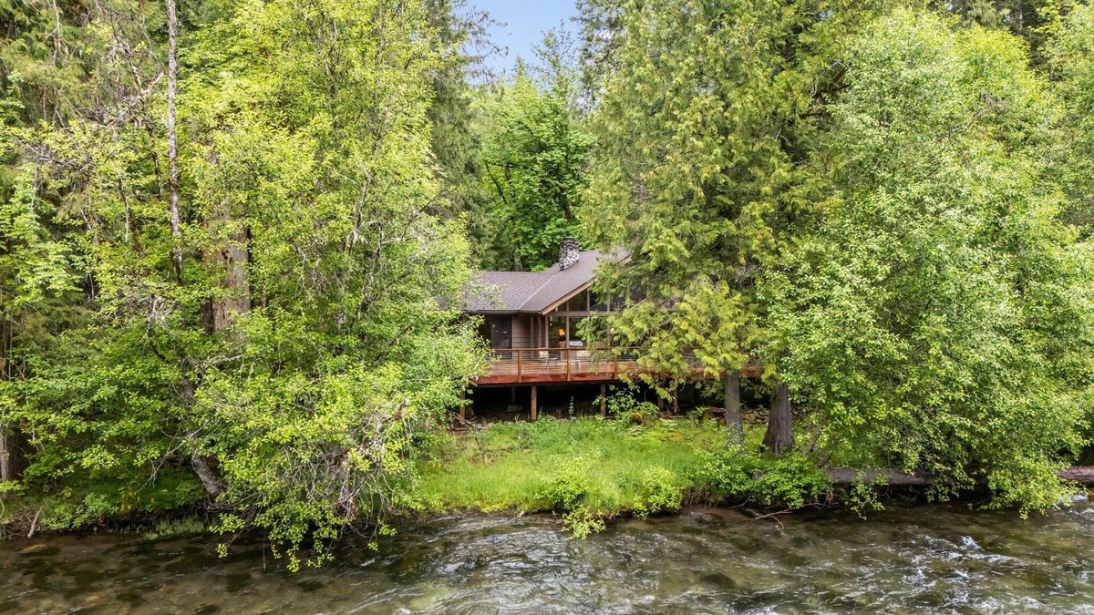 Blue River Cabin | Dream River Cabin - Riverfront