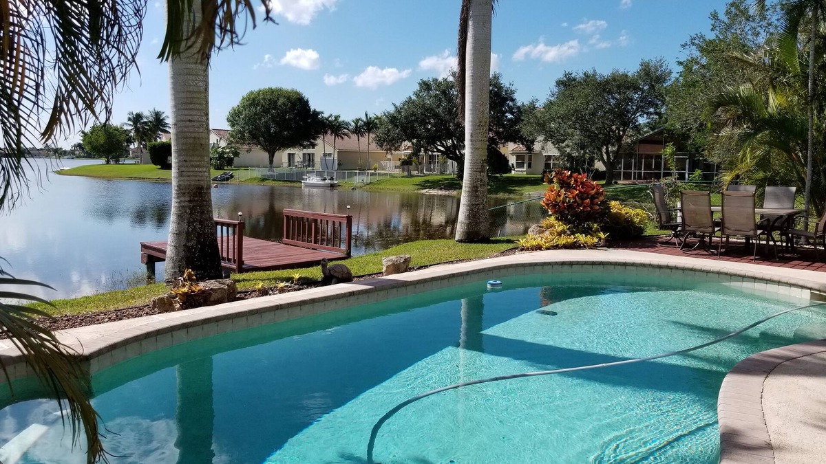 Pembroke Pines House | Dream Vacation House In Pembroke Pines with heated pool
