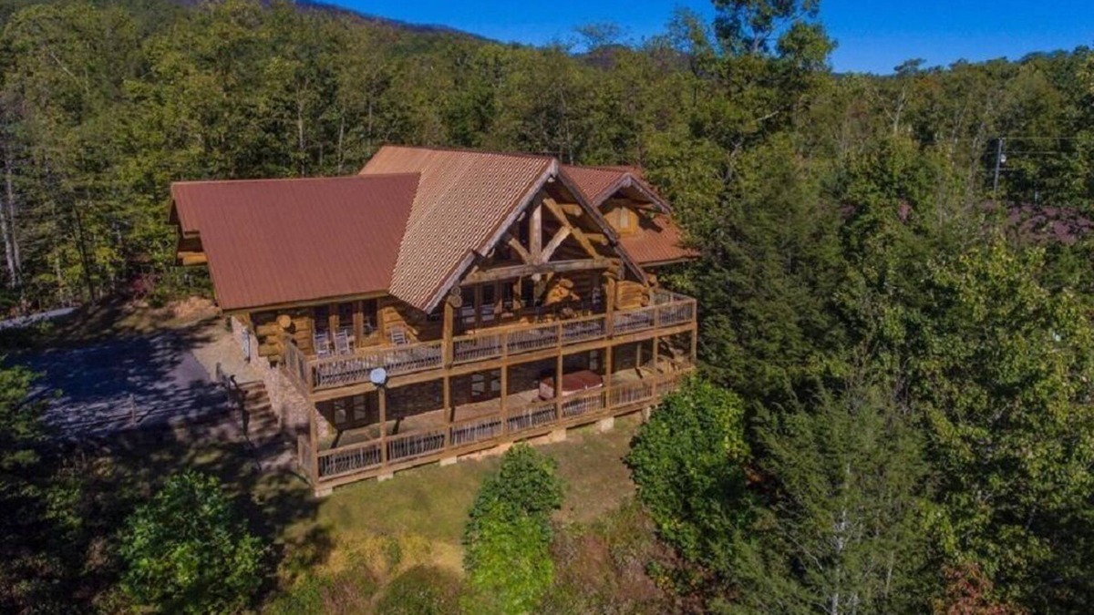 Pittman Center Cabin | Dreaming Bear Cabin - Gorgeous View, 5 BR, Game Room, Hot Tub