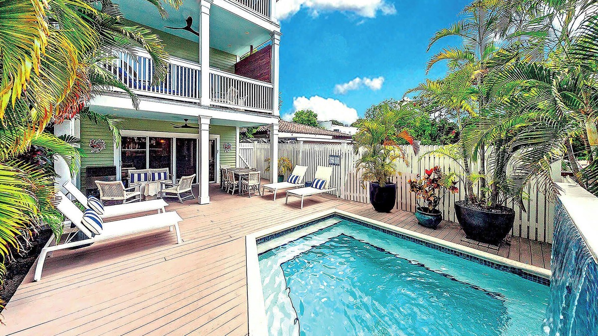 Old Town House | ~DREAMING ON DUVAL~ Grand 5 bedroom, 4.5 bath home with private pool/parking