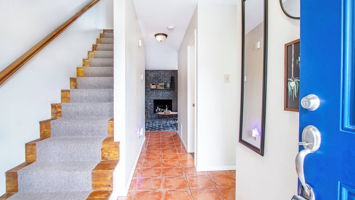 Longview House | Dreamy 2 bdr Longview Townhome