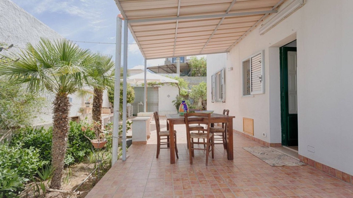 Rilievo Apartment | Dreamy Apartment with Veranda, Pool and Parking