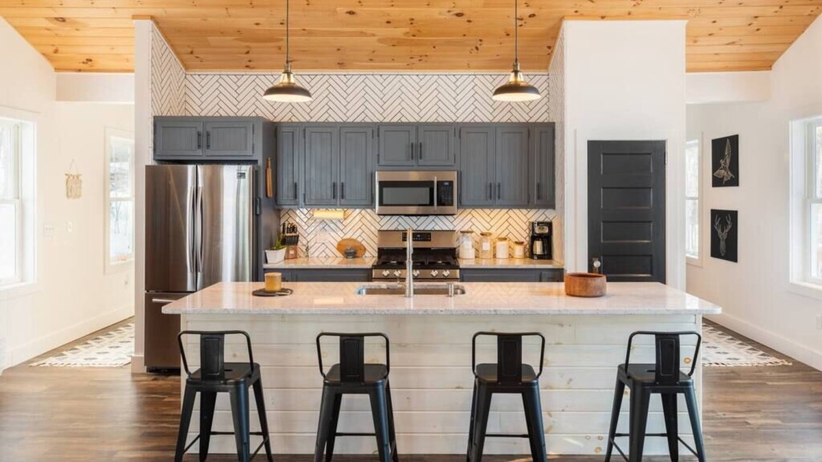 Warren Ski Chalet | Dreamy Artist Chalet in Secluded Historic Village