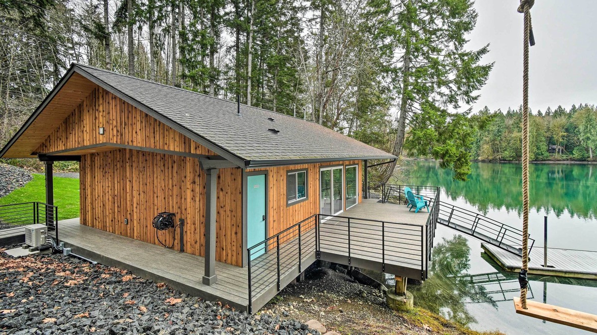 Olympia Cabin | Dreamy Bayfront Cabin w/View, Dock & Kayaks