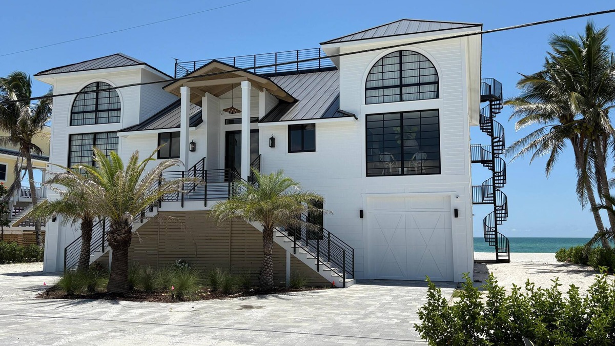 Palm Island House | "Dreamy Beachfront Getaway - Your Coastal Sanctuary Awaits!"