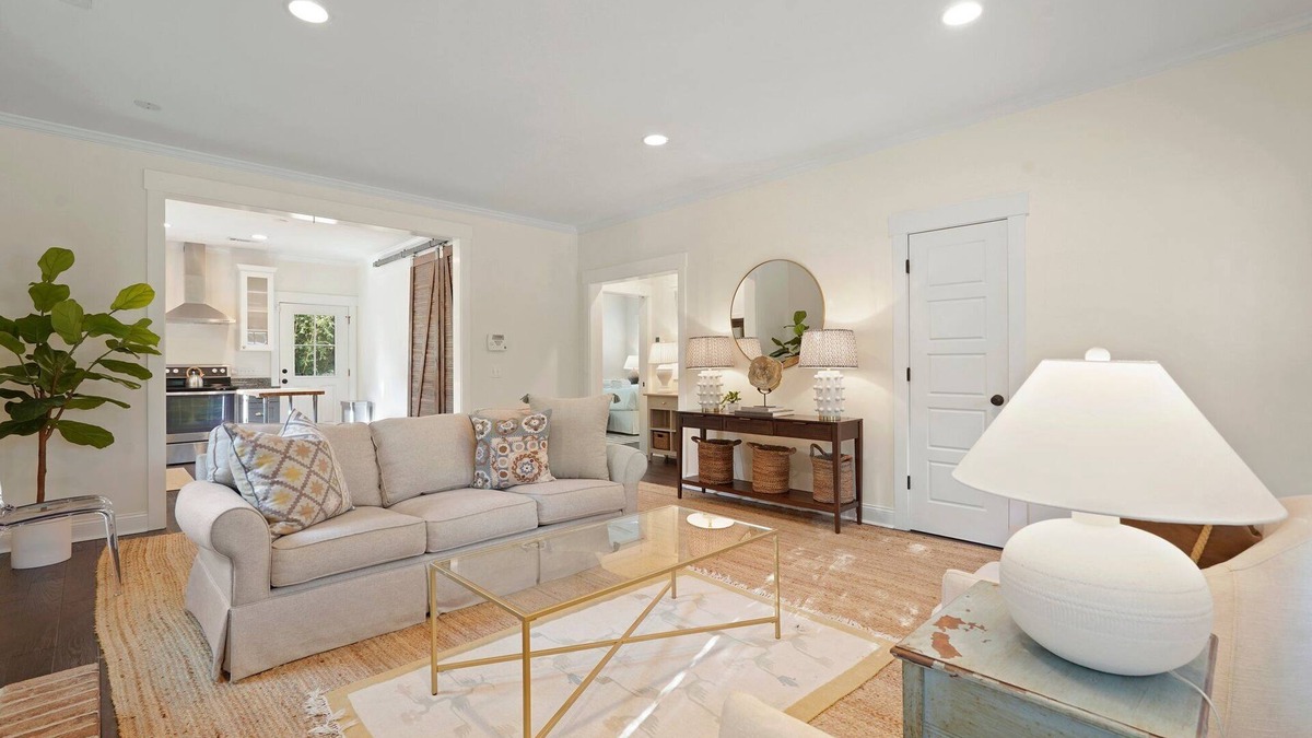 Isle of Hope Historic District House | Dreamy Coastal Chic Isle of Hope Bungalow By Lucky Savannah