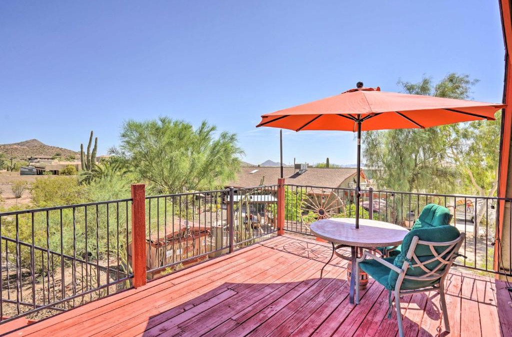 Desert View Apartment | Dreamy Desert Studio with Deck and Pool Access!