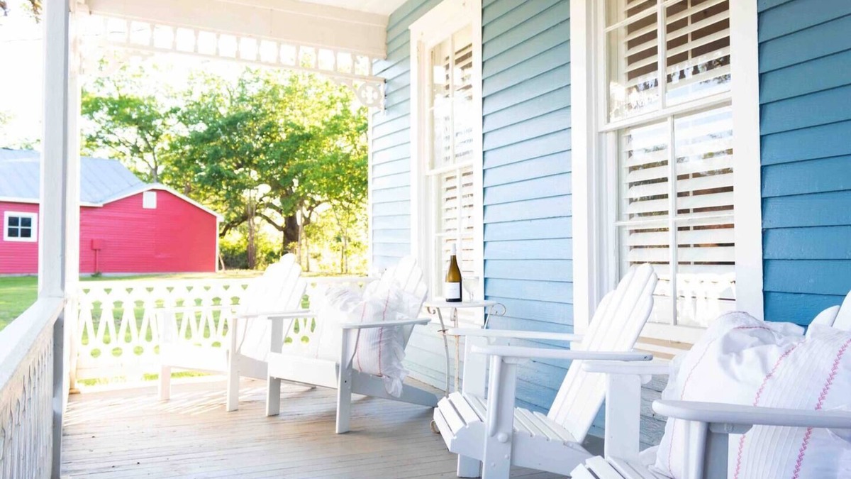 Round Top House | Dreamy Farmhouse Vibes Only 2 Miles to Round Top | The Poppy
