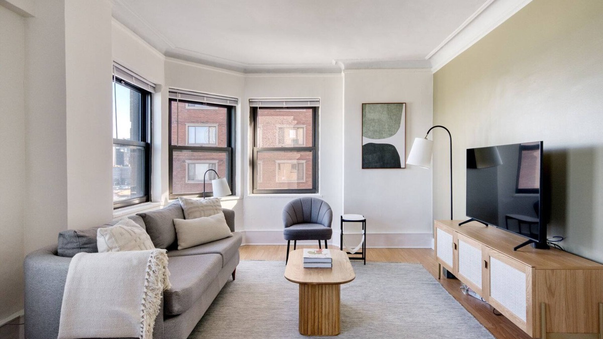 Gold Coast Apartment | Dreamy Gold Coast 1BR w/Doorman & Gym, 2 blocks to L, by Blueground