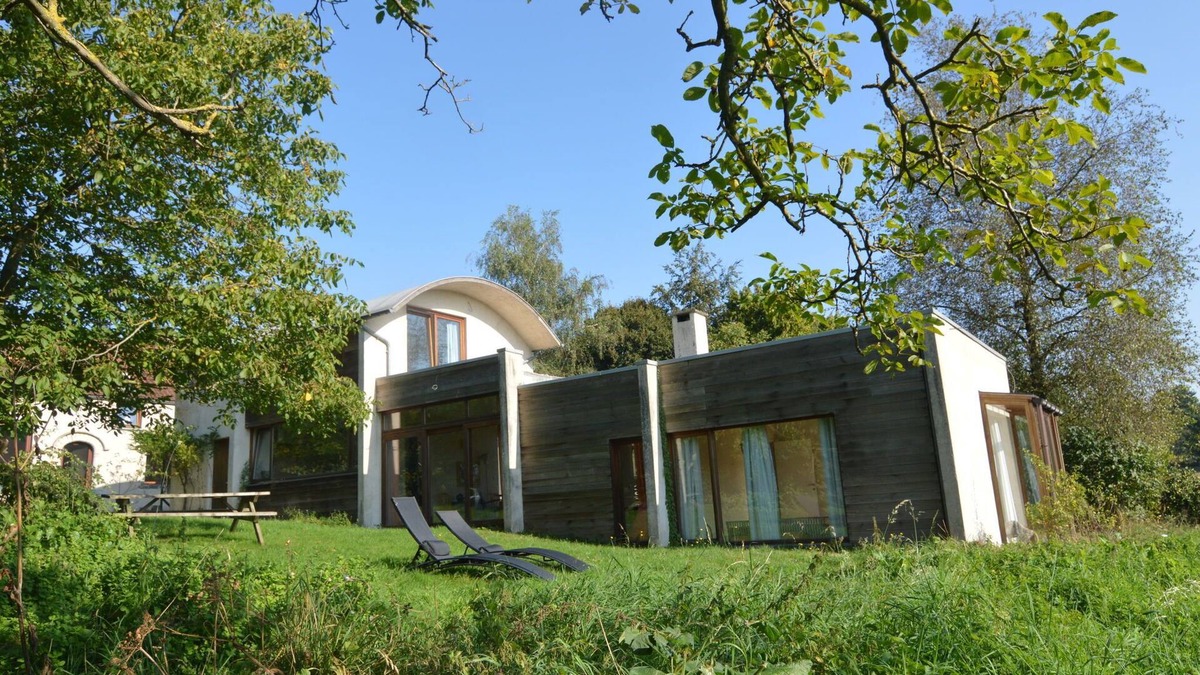 Braine-le-Comte House | Dreamy Holiday Home with Pool(open from apr till sep), Garden, Roof Terrace, BBQ