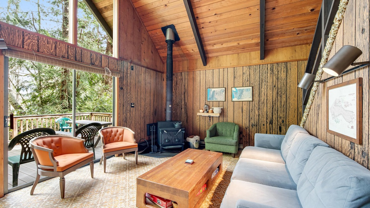 Burley Cabin | Dreamy Island Cabin W/Lofted Layout, Wood Stove, Shared Pool & More - 1 Dog OK