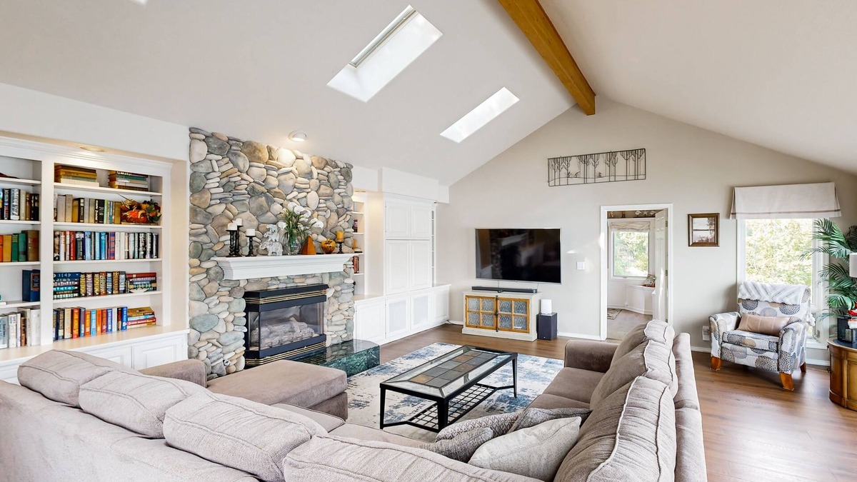 Hayden View Estates House | Dreamy lakefront gem with dock, water frontage, large deck & fast WiFi