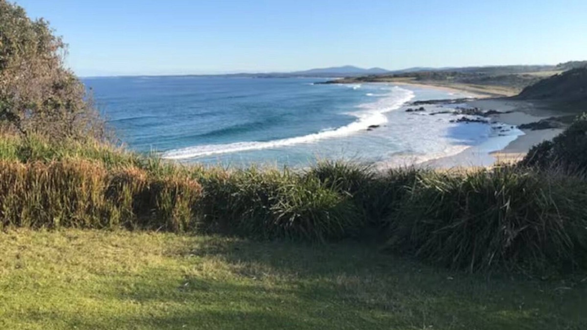 Mystery Bay Cottage | Dreamy Mystery Bay. Escape to the serene beauty of Mystery Bay.