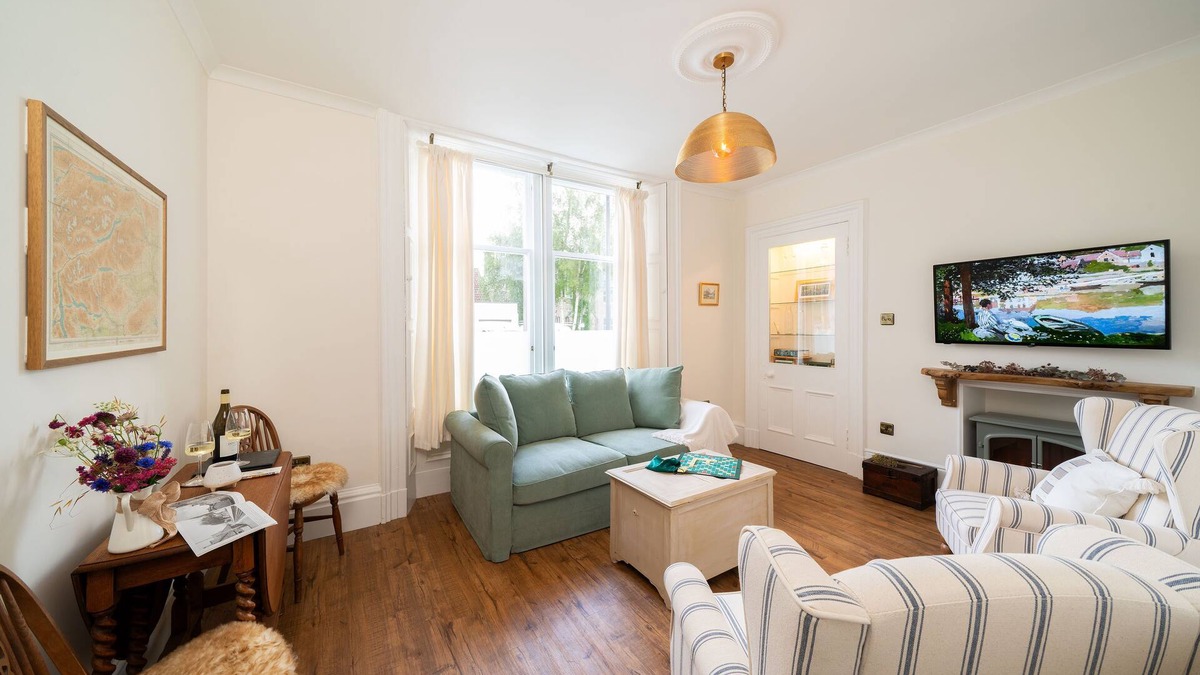 Birnam Apartment | Dreamy One Bedroom Apartment with Garden near Dunkeld