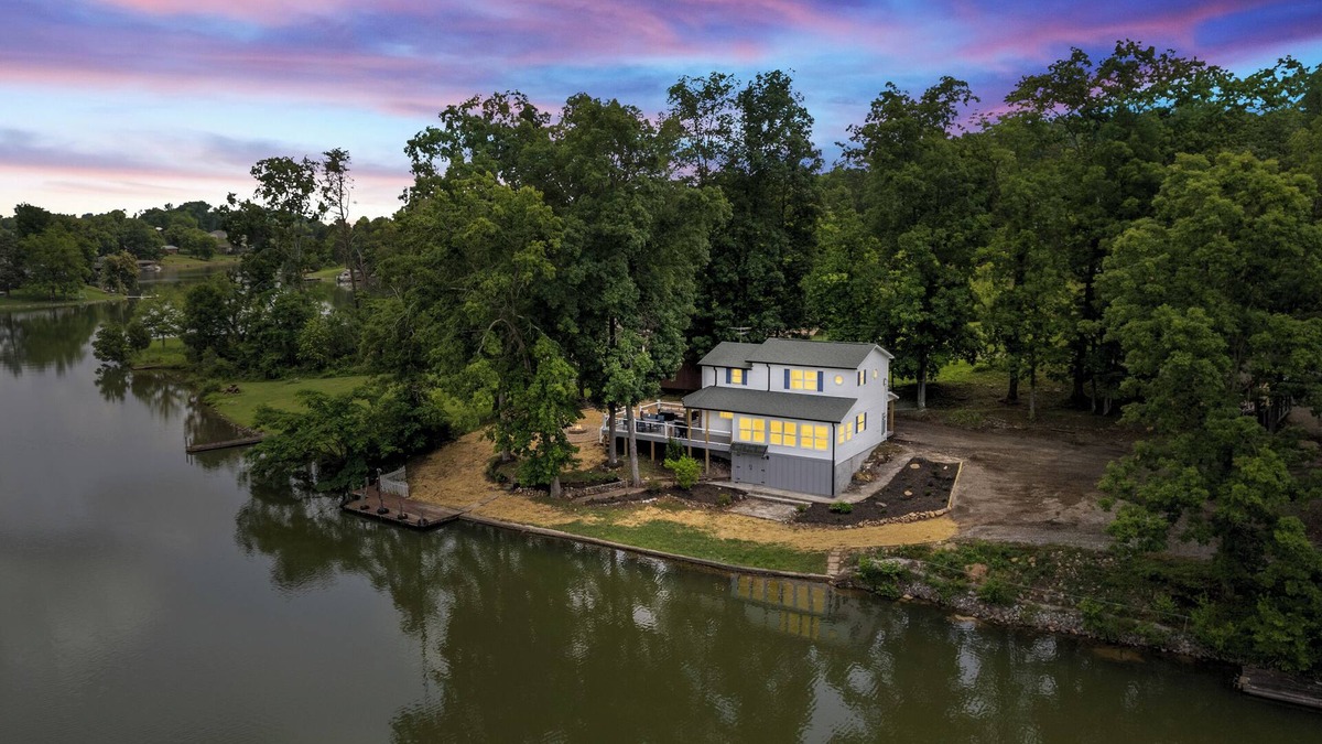 Friendsville House | Dreamy Skipping Stone Lake House