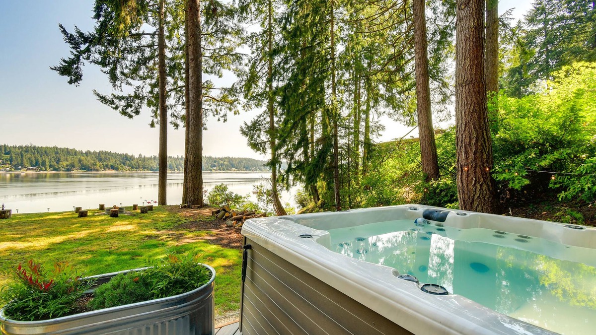 Olympia Cabin | Dreamy Wooded Cabin with Private Beach & Kayaks!