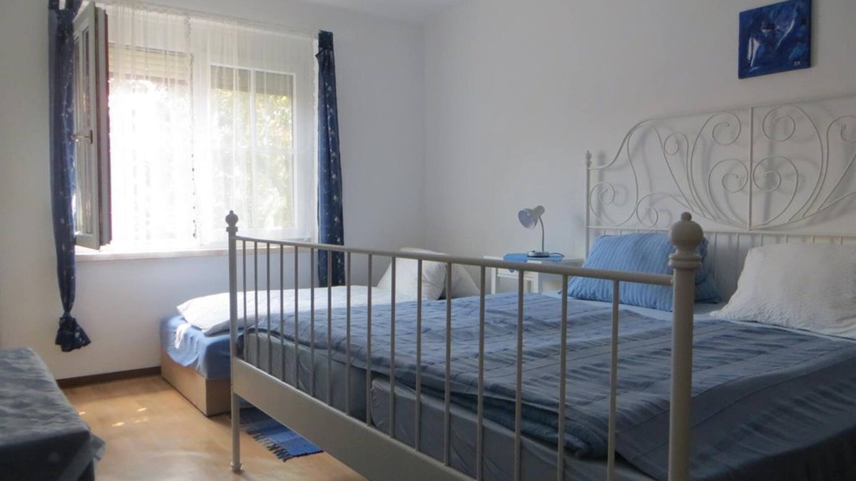 Morbisch am See Bed & Breakfast | Dreibettzimmer mit Dusche, WC - Gästehaus Elfriede