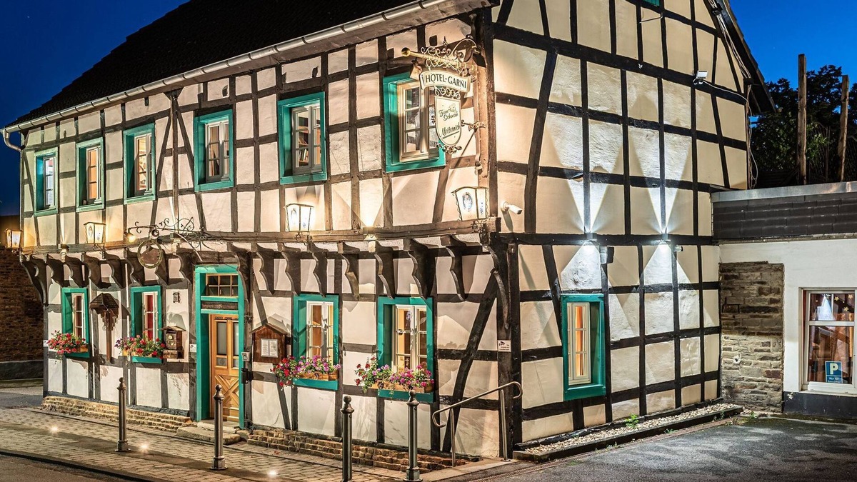 Metternich House | Dreibettzimmer - Landhotel Zum Schwan Garni