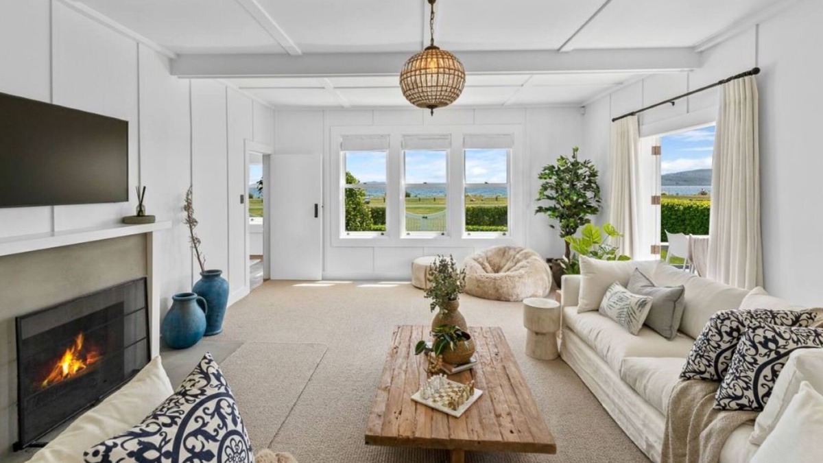 Waitahanui House | Drift @ 5 Mile Bay - Taupo