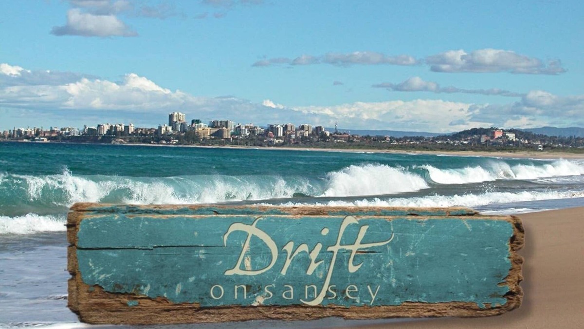 Mount Ousley House | Drift - Artistic retro beach inspired house
