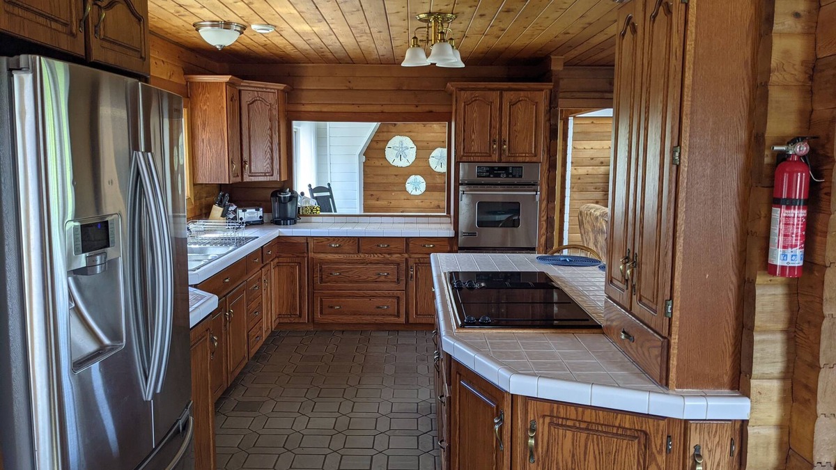 Bayview House | Drift Away Lodge - waterfront property with pool and hot tub